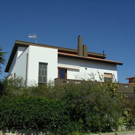 Casa Vacanze"Il Bouganville" Carbonia Ngoại thất bức ảnh