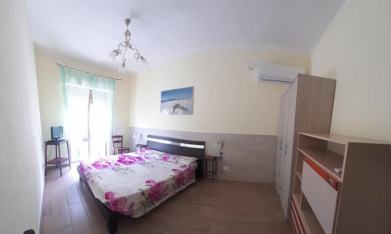 Casa Vacanze"Il Bouganville" Carbonia Ngoại thất bức ảnh