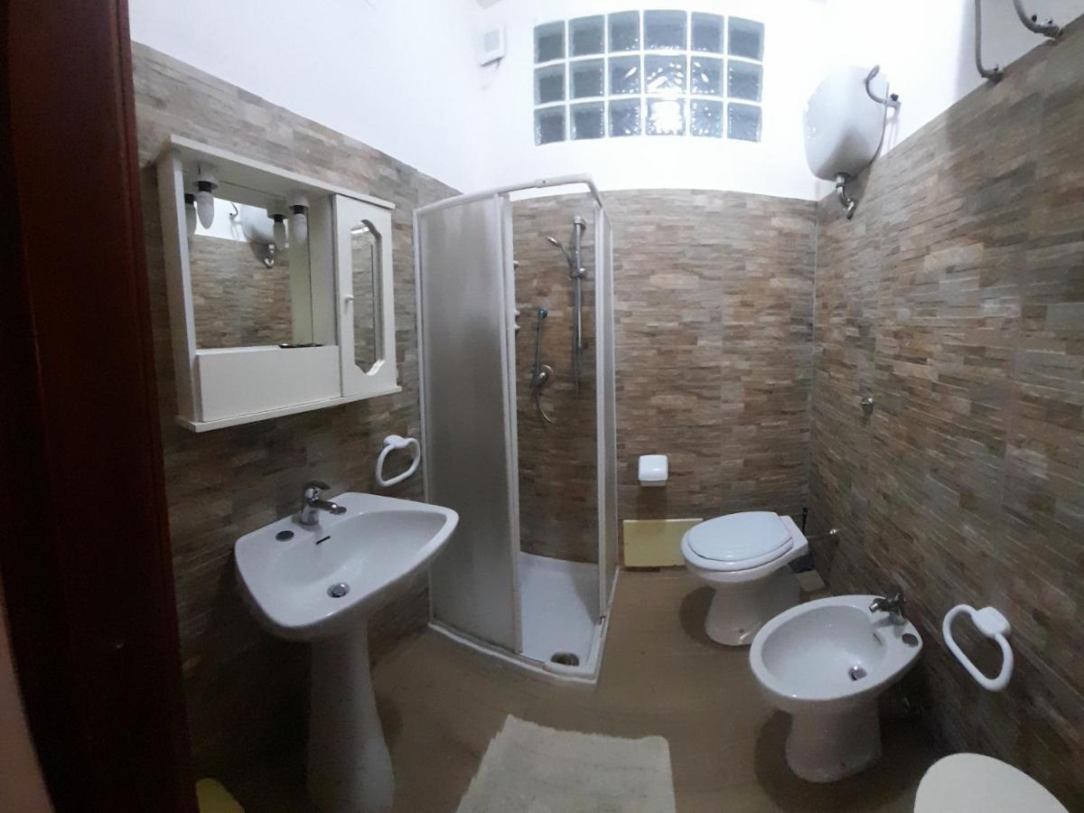 Casa Vacanze"Il Bouganville" Carbonia Ngoại thất bức ảnh