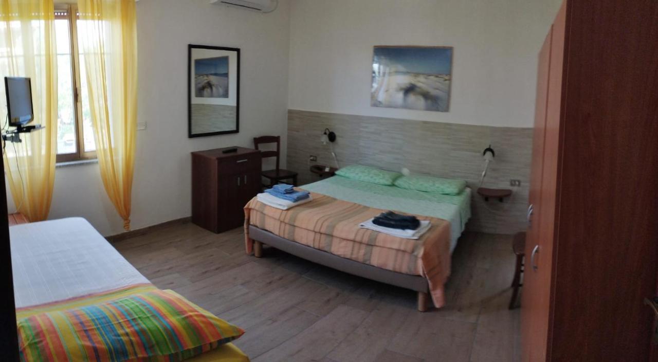 Casa Vacanze"Il Bouganville" Carbonia Ngoại thất bức ảnh