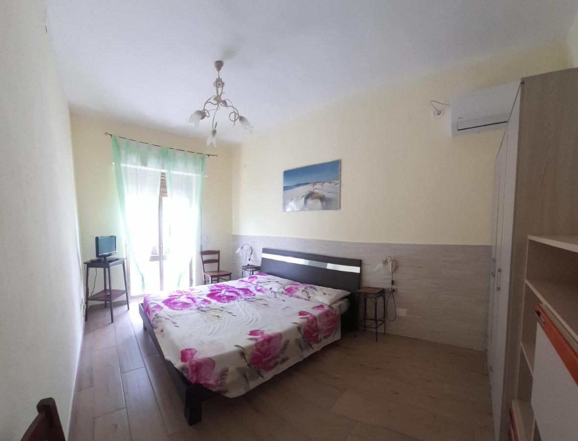 Casa Vacanze"Il Bouganville" Carbonia Ngoại thất bức ảnh