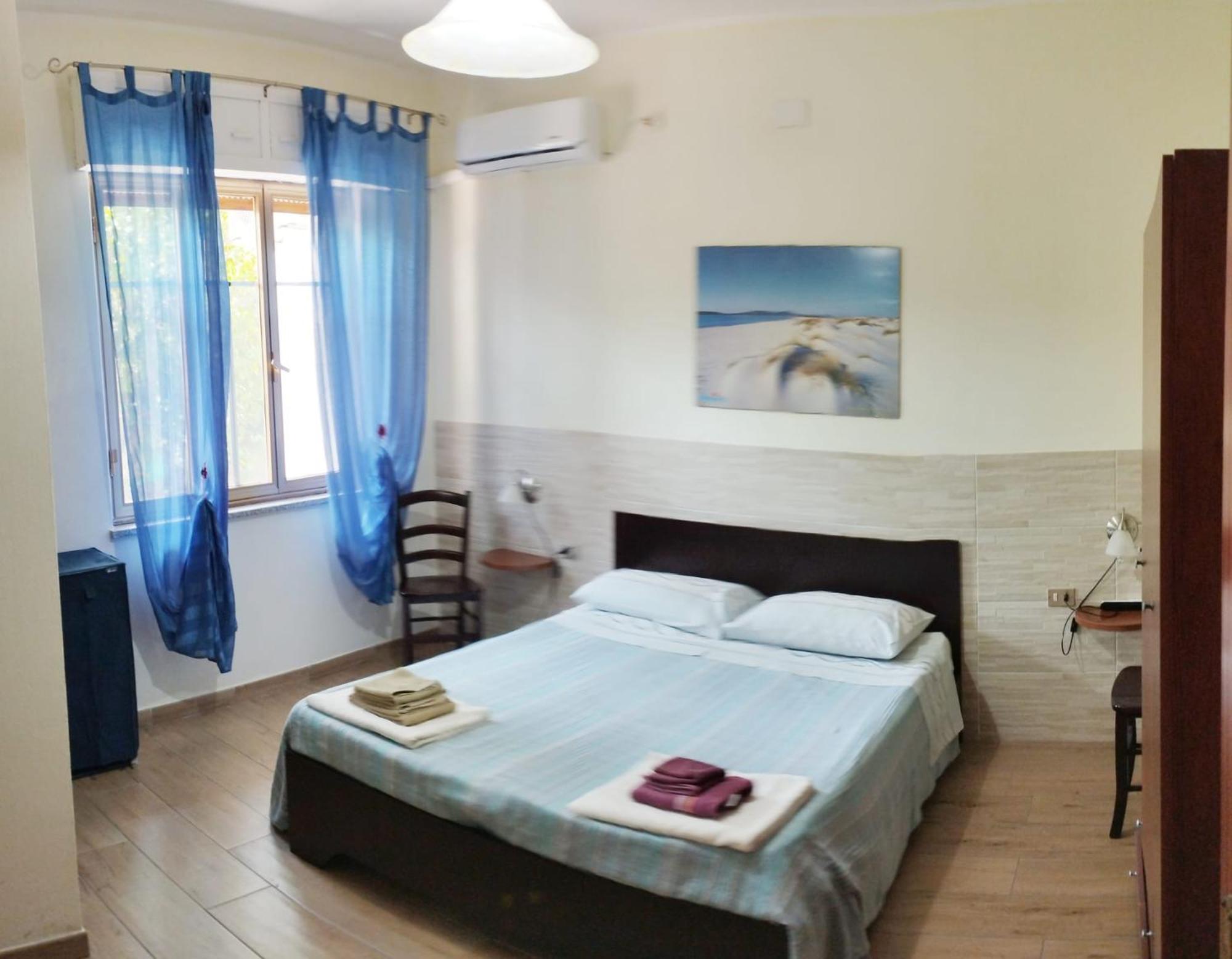 Casa Vacanze"Il Bouganville" Carbonia Ngoại thất bức ảnh