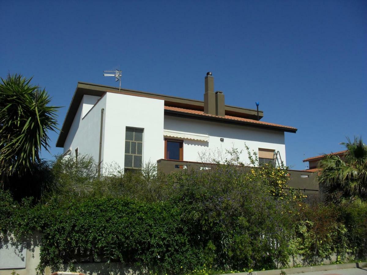 Casa Vacanze"Il Bouganville" Carbonia Ngoại thất bức ảnh