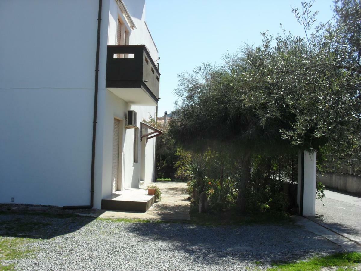 Casa Vacanze"Il Bouganville" Carbonia Ngoại thất bức ảnh