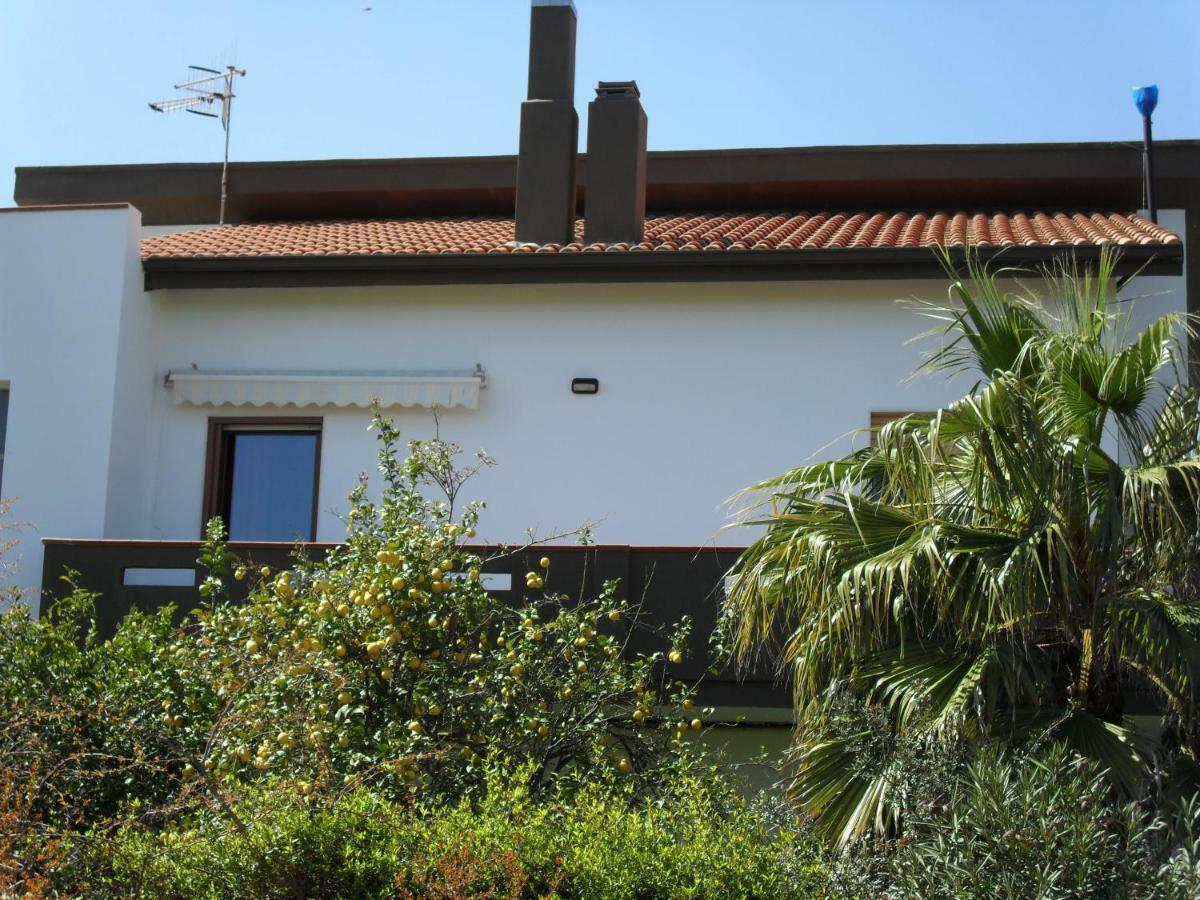Casa Vacanze"Il Bouganville" Carbonia Ngoại thất bức ảnh
